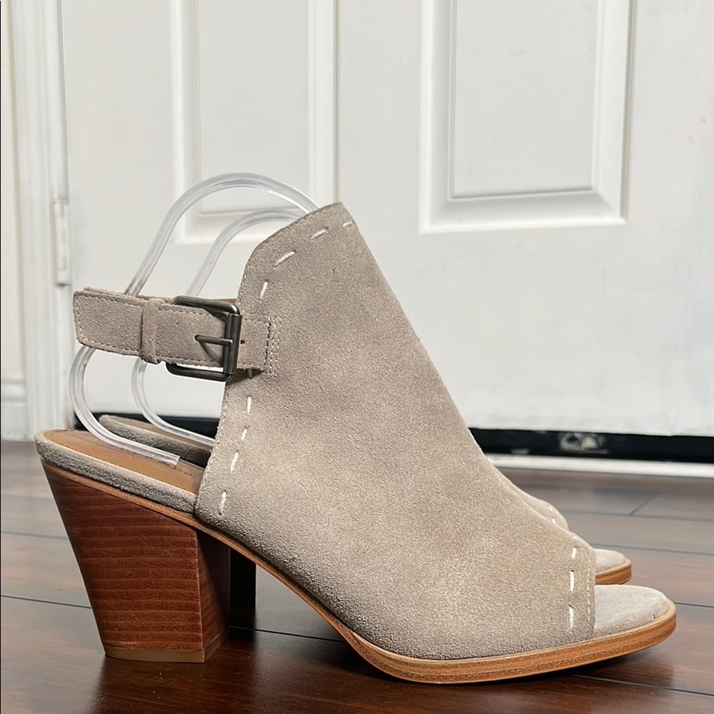 NWOB Frye & Co Donna Suede Peep Toe Ankle Booties in Ash Light Tan‎ Size 11 Boho